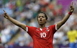 Hy vọng Mexico: Cả sơn hà trên vai dos Santos